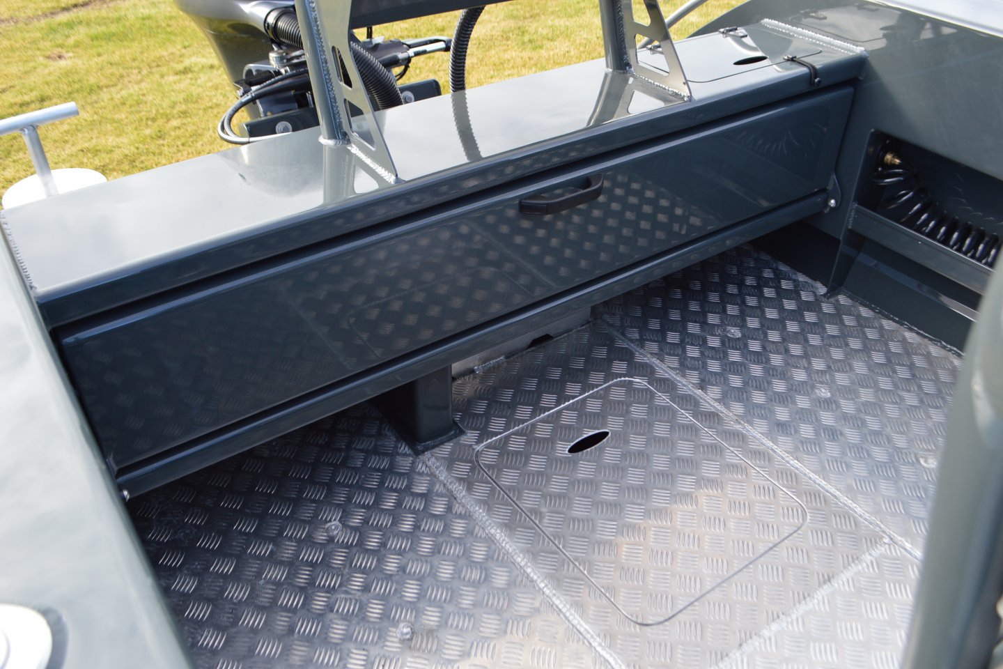 Extreme 5m plate boat rear deck