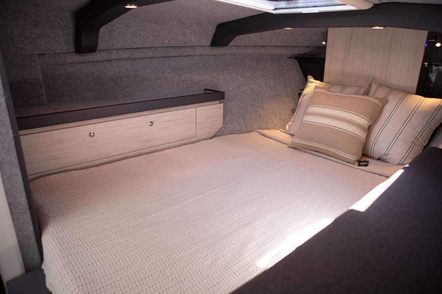 extreme_986_game_king_forward_cabin_