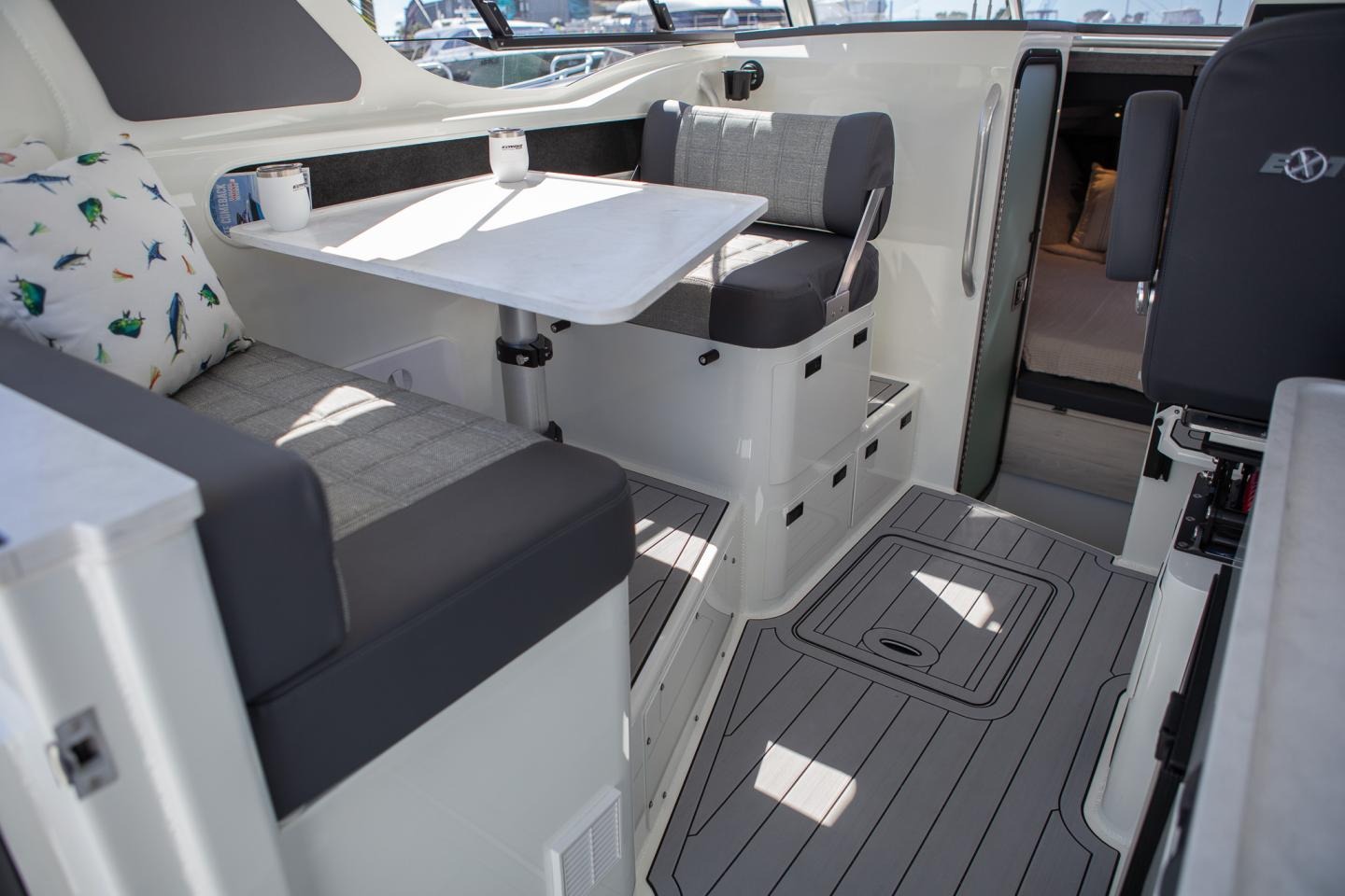 extreme_986_game_king_port_side_seating_option